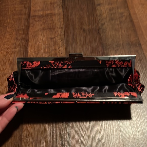 Excellent condition small black and pink clutch - Picture 2 of 2